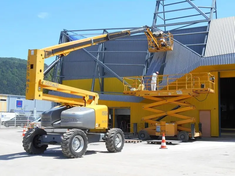 Nacelle articulée et ciseaux